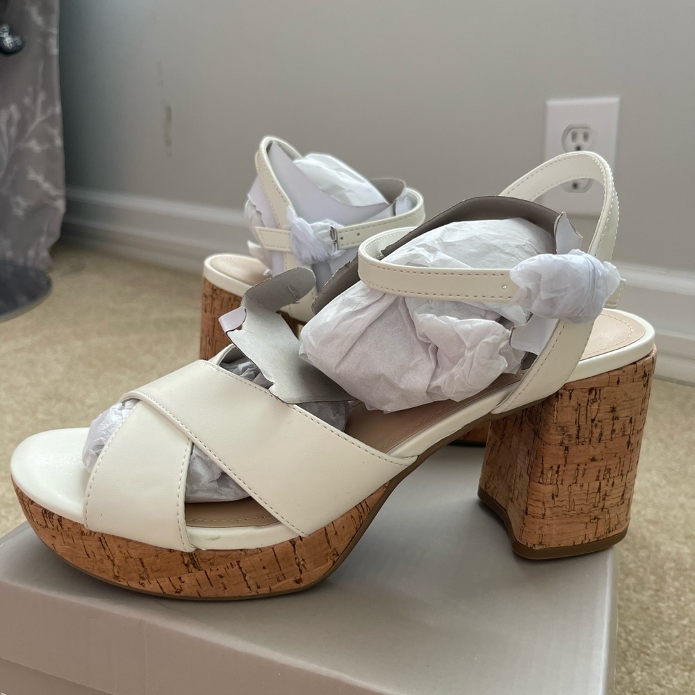 White platform heels - Picture 5 of 5